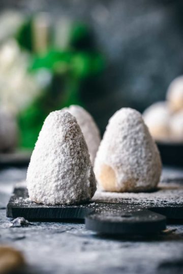 cropped-amygdalota-greek-almond-cookies-1-4.jpg