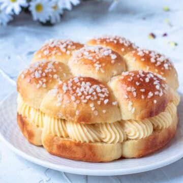 Tropezienne in the shape of a flower.