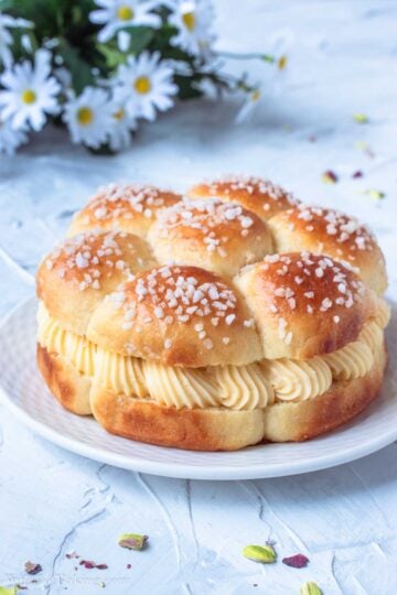 Tropezienne in the shape of a flower.